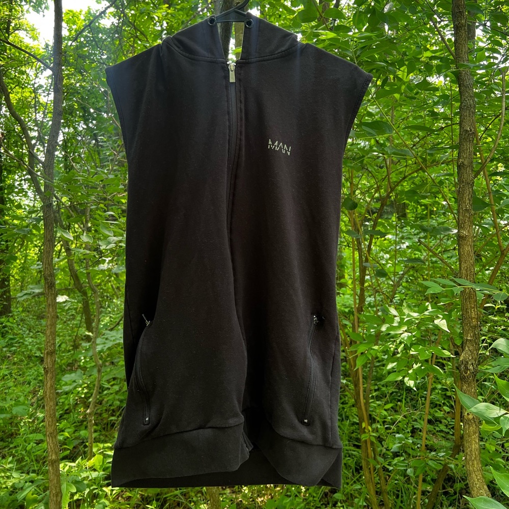 BooHoo Man Hooded Cut off Jacket